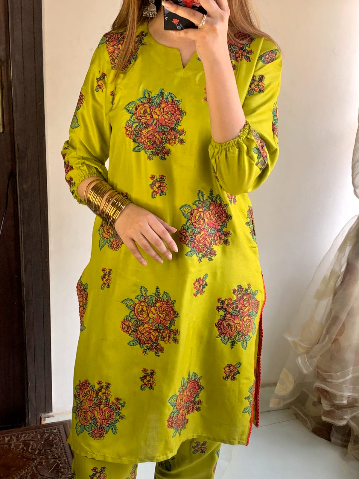 NEW GULAAB DESIGN 2PC STITCH SUIT