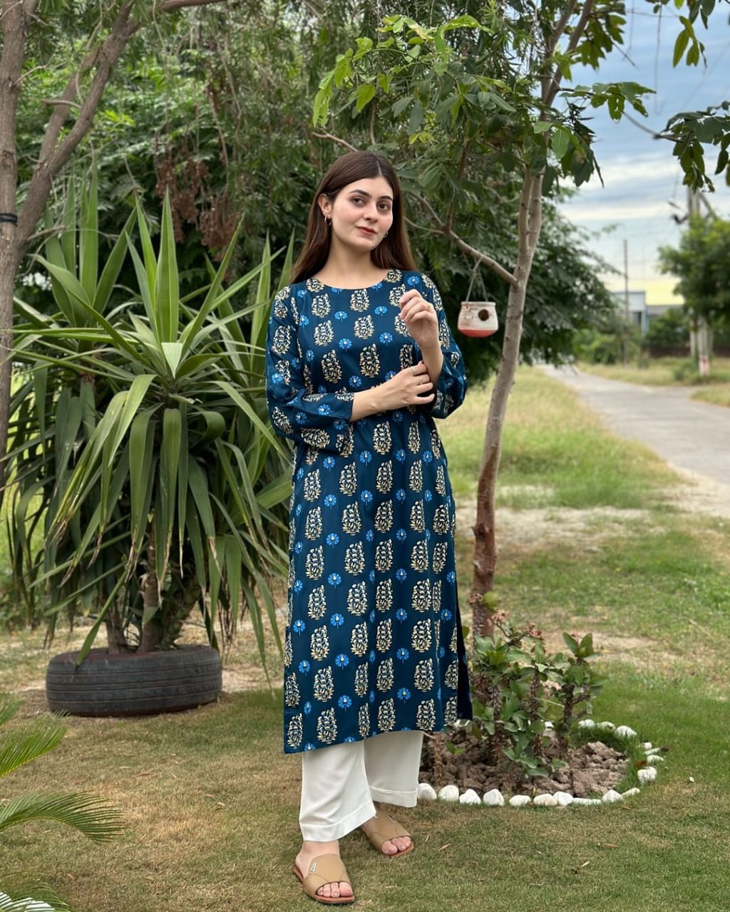 LONG LENGHT 2Pc SHARJEENA With White Trouser💕